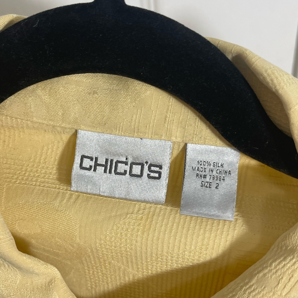 Chico’s Button Down long sleeved silk blouse leaf brocade light yellow/ cream - Picture 4 of 6